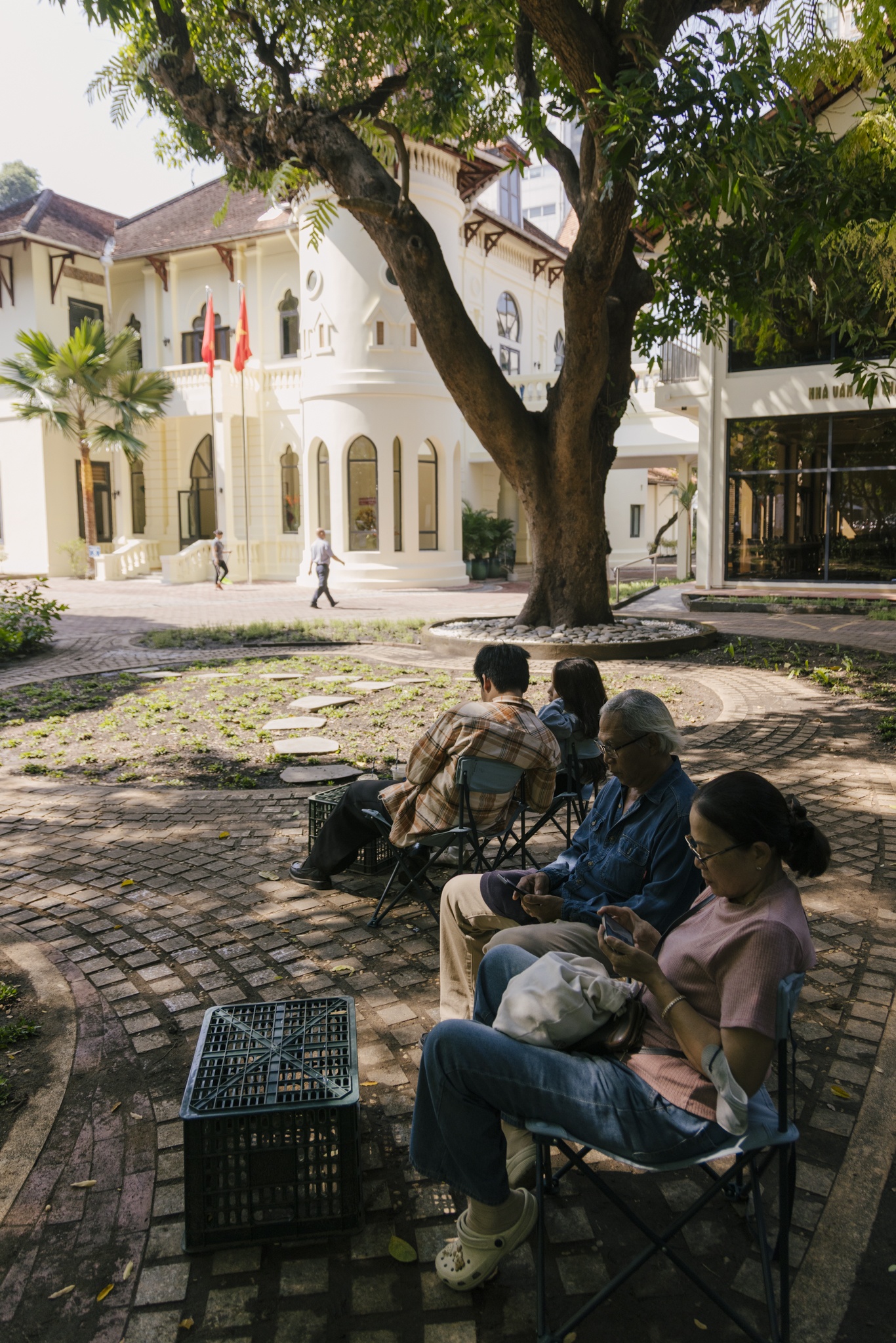 Nha Van hoa Thanh nien anh 5