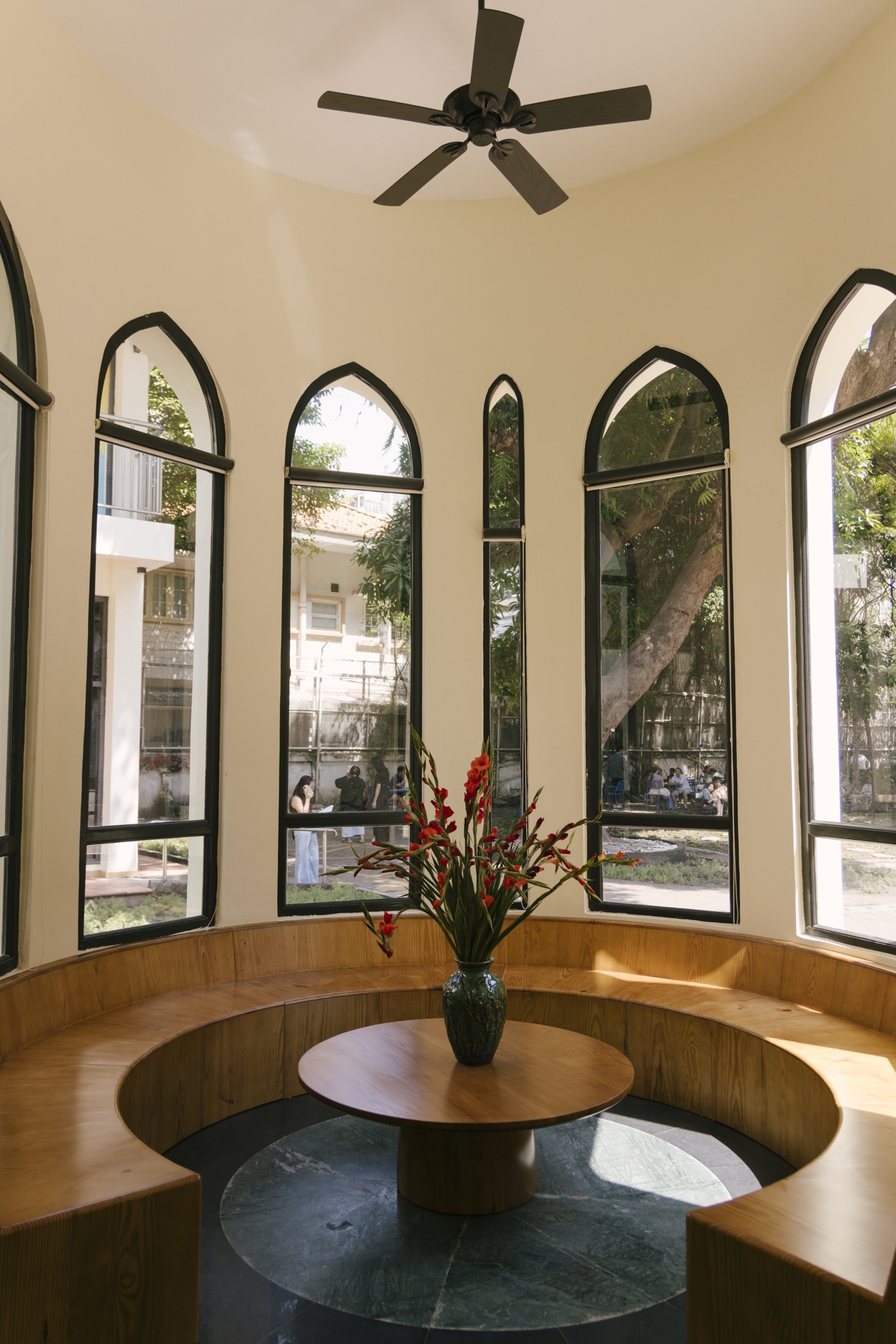 Nha Van hoa Thanh nien anh 12