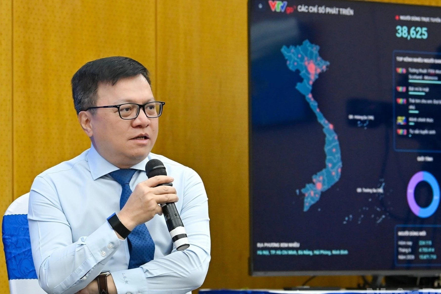 Bao chi thoi AI: Cong nghe chi la tro thu, con nguoi giu vi tri trung tam hinh anh