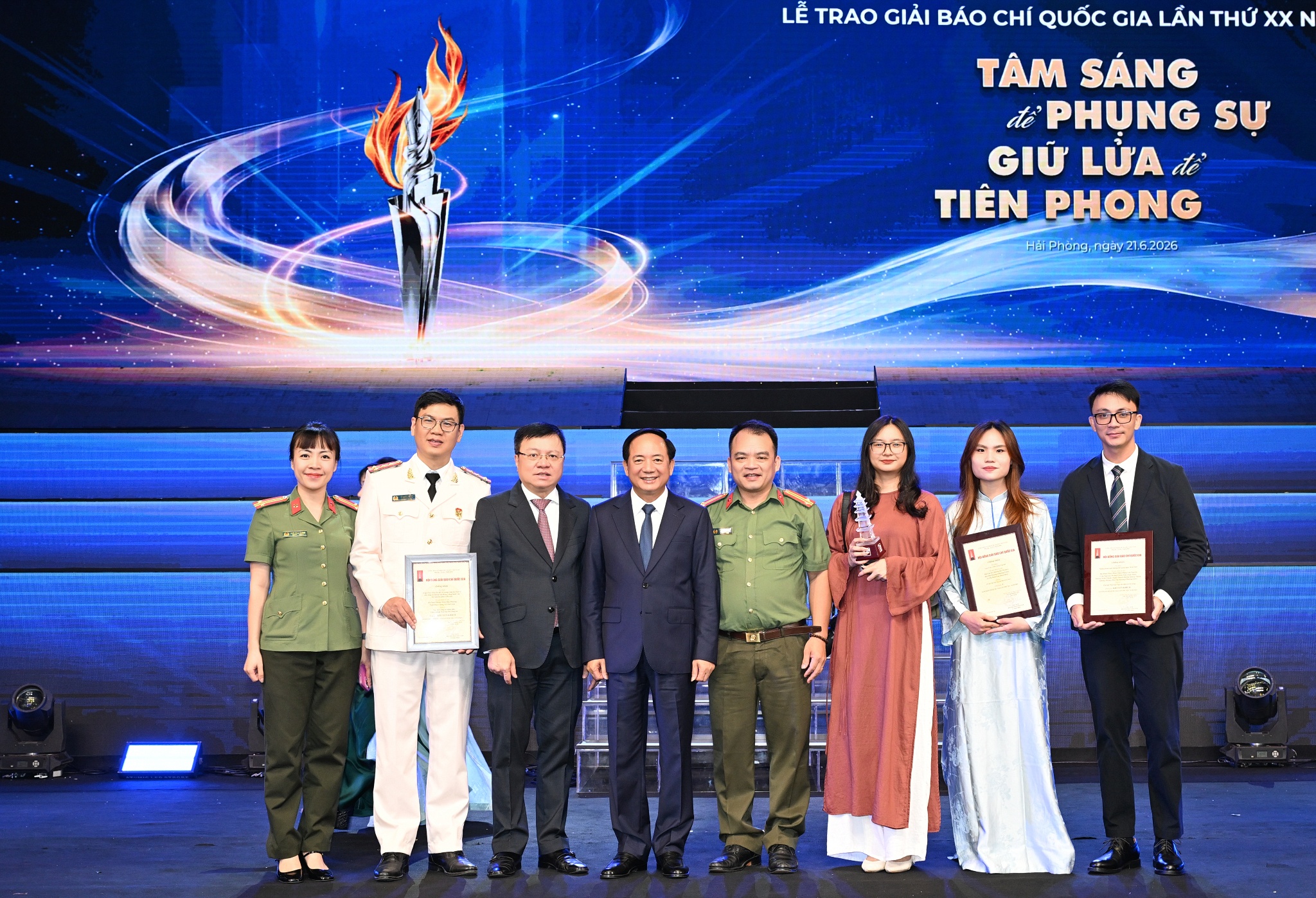 Giai bao chi Quoc gia anh 12