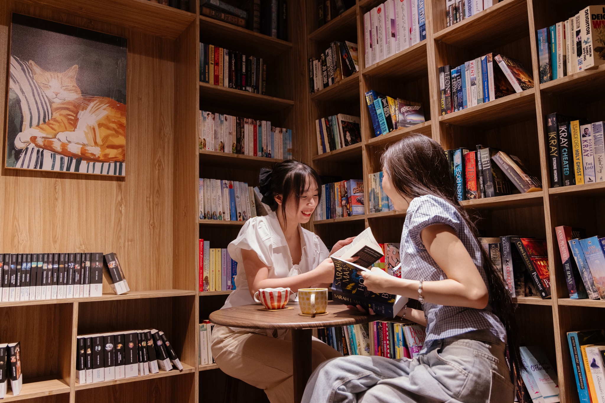 nh&agrave; s&aacute;ch ảnh 6