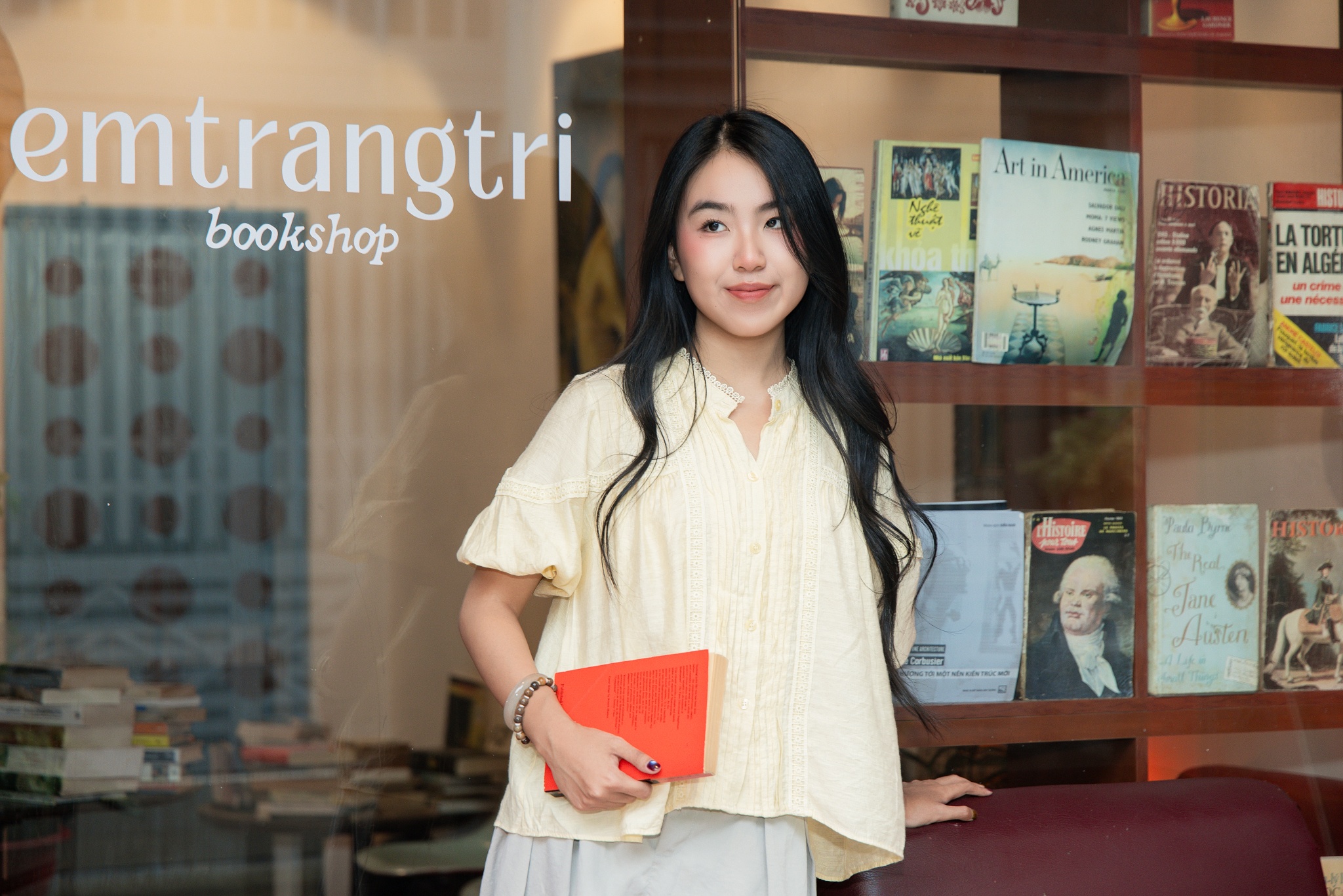 tiệm s&aacute;ch ảnh 18
