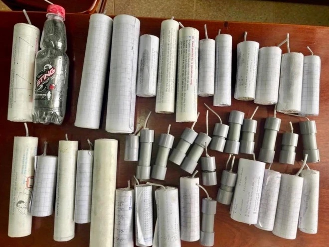 Ban tay dap nat va vet thuong chi chit khap nguoi vi che phao hinh anh