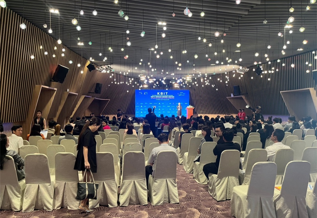 Mr.Lee bi xu phat anh 1