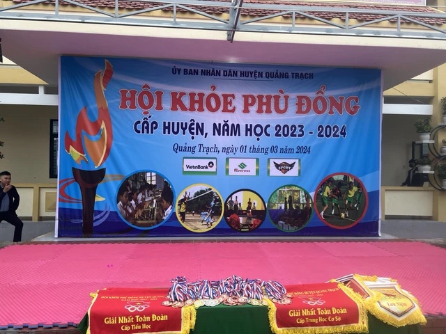 Nam sinh tu vong sau phan thi chay tai hoi khoe phu dong hinh anh
