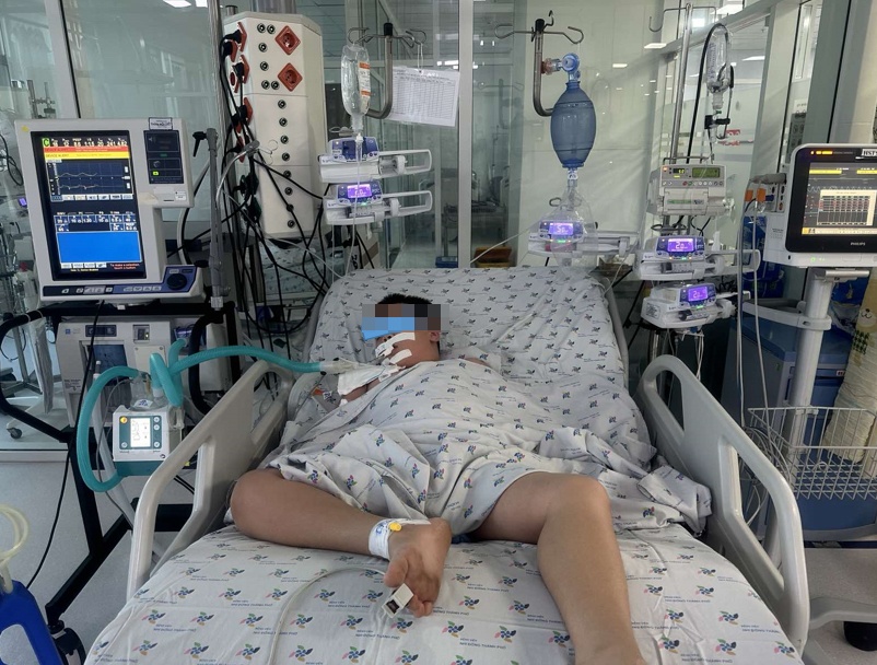 Be trai nguy kich sau 4 ngay sot cao hinh anh