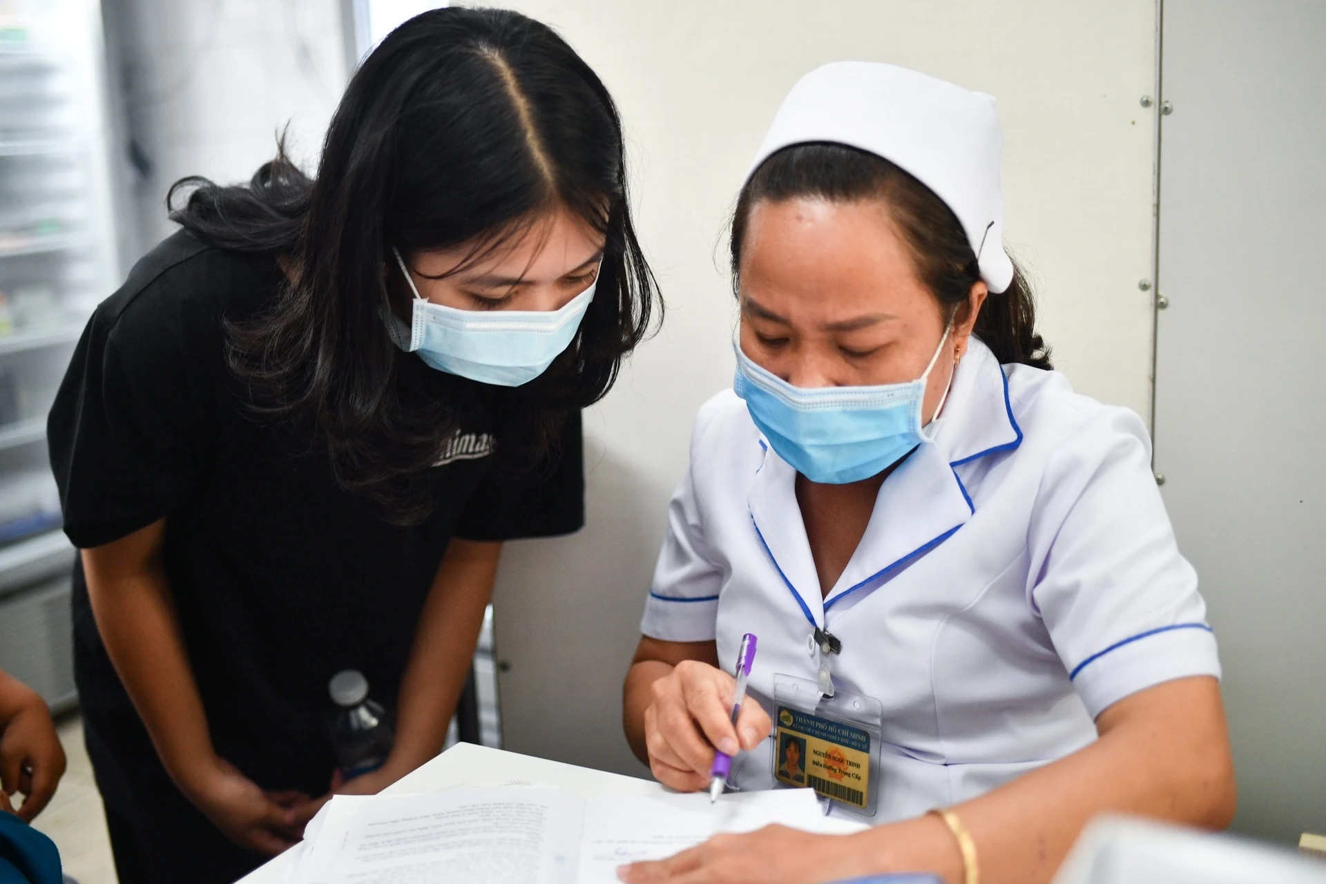 Gan 20.000 nguoi o TP.HCM phai tiem vaccine dai hinh anh