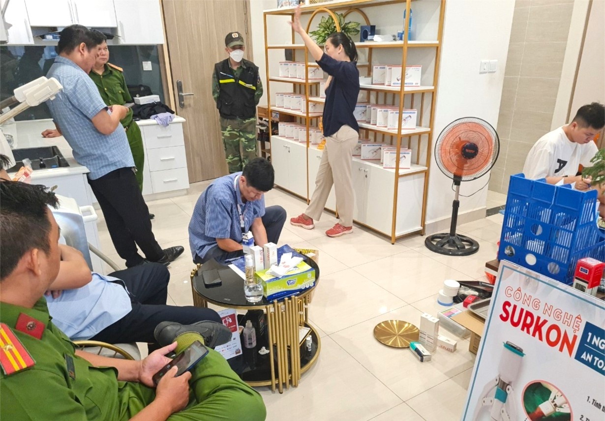 Phong kham cat bao quy dau 'chui' trong can ho cao cap o TP.HCM hinh anh