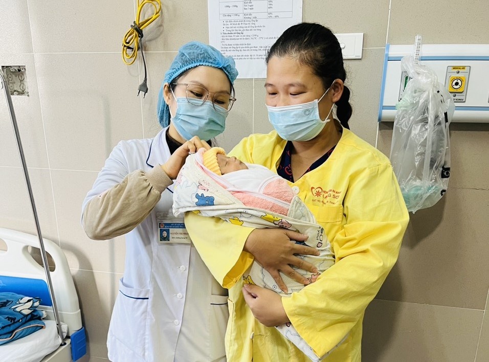 nuoi song tre sinh non anh 1