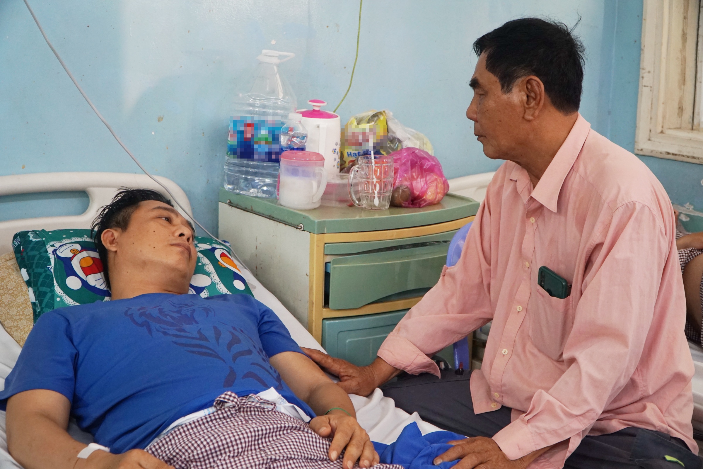 Tro thanh ‘tre 3 tuoi’ sau chuyen ship hang giua trua nang hinh anh