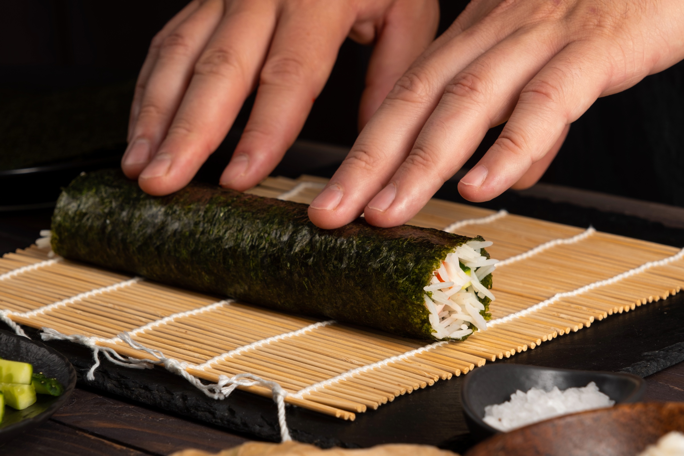 Dien tien moi vu 15 hoc sinh o TP.HCM nhap vien sau khi an sushi hinh anh