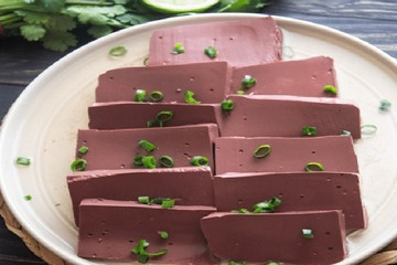 Tiet lon bi ghet bo, re nhu cho nhung bo voi nhieu nguoi hinh anh