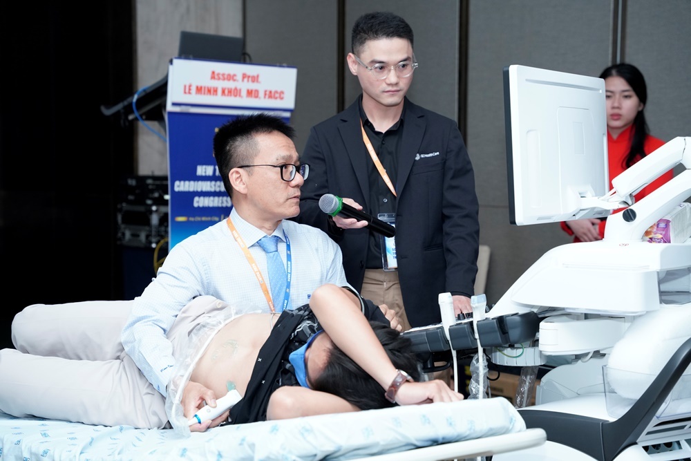 Mot can benh am tham tre hoa hinh anh