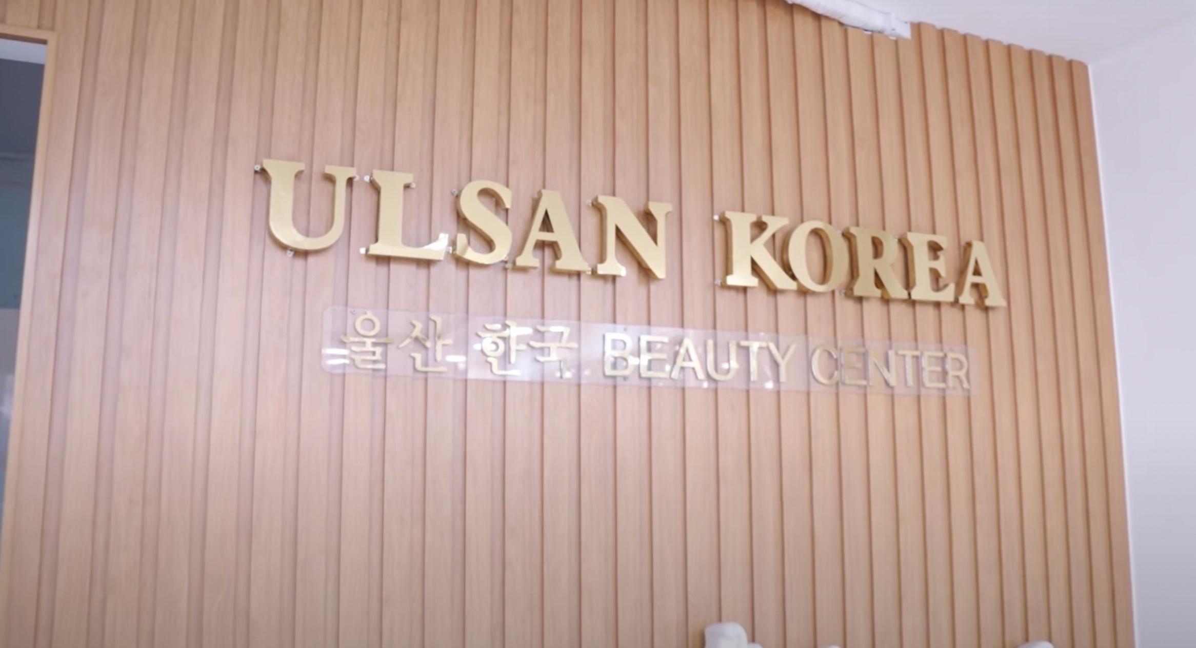 Spa o TP.HCM ngang nhien quang cao dich vu 'cau be Nga VIP' hinh anh