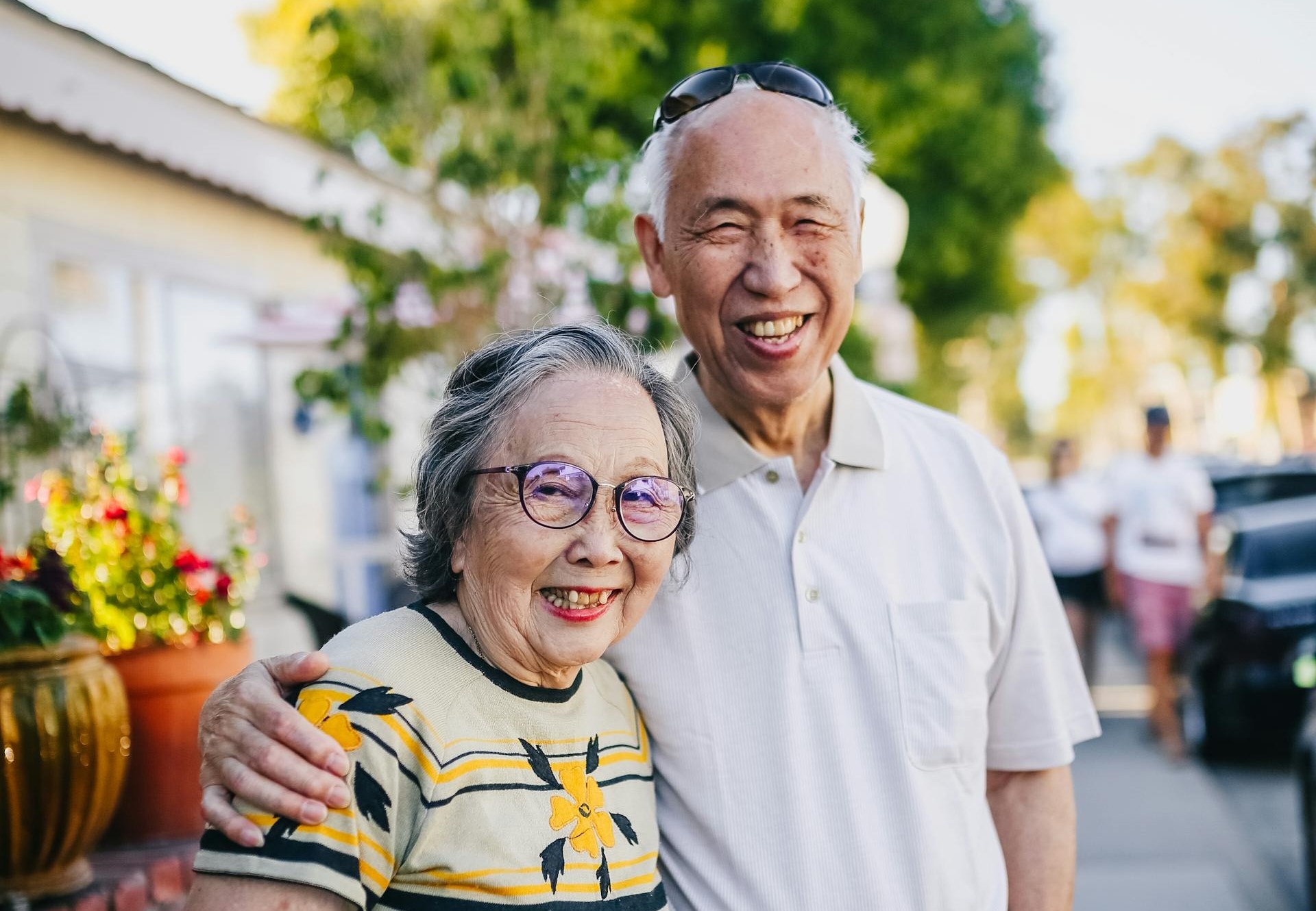 Nguoi gia ngay nao cung uong vitamin co sao khong? hinh anh