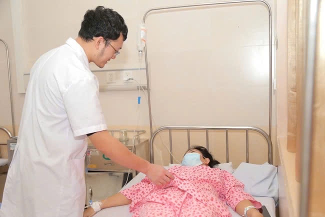Chiu dau 3 ngay moi vao vien, nguoi phu nu phai cat buong trung hinh anh
