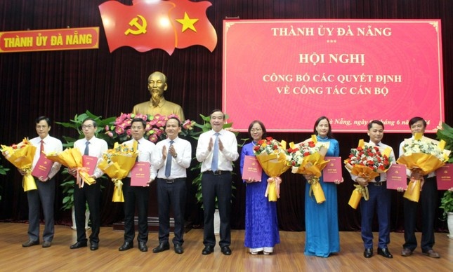 So Y te Da Nang co giam doc sau 3 nam 'de trong' hinh anh