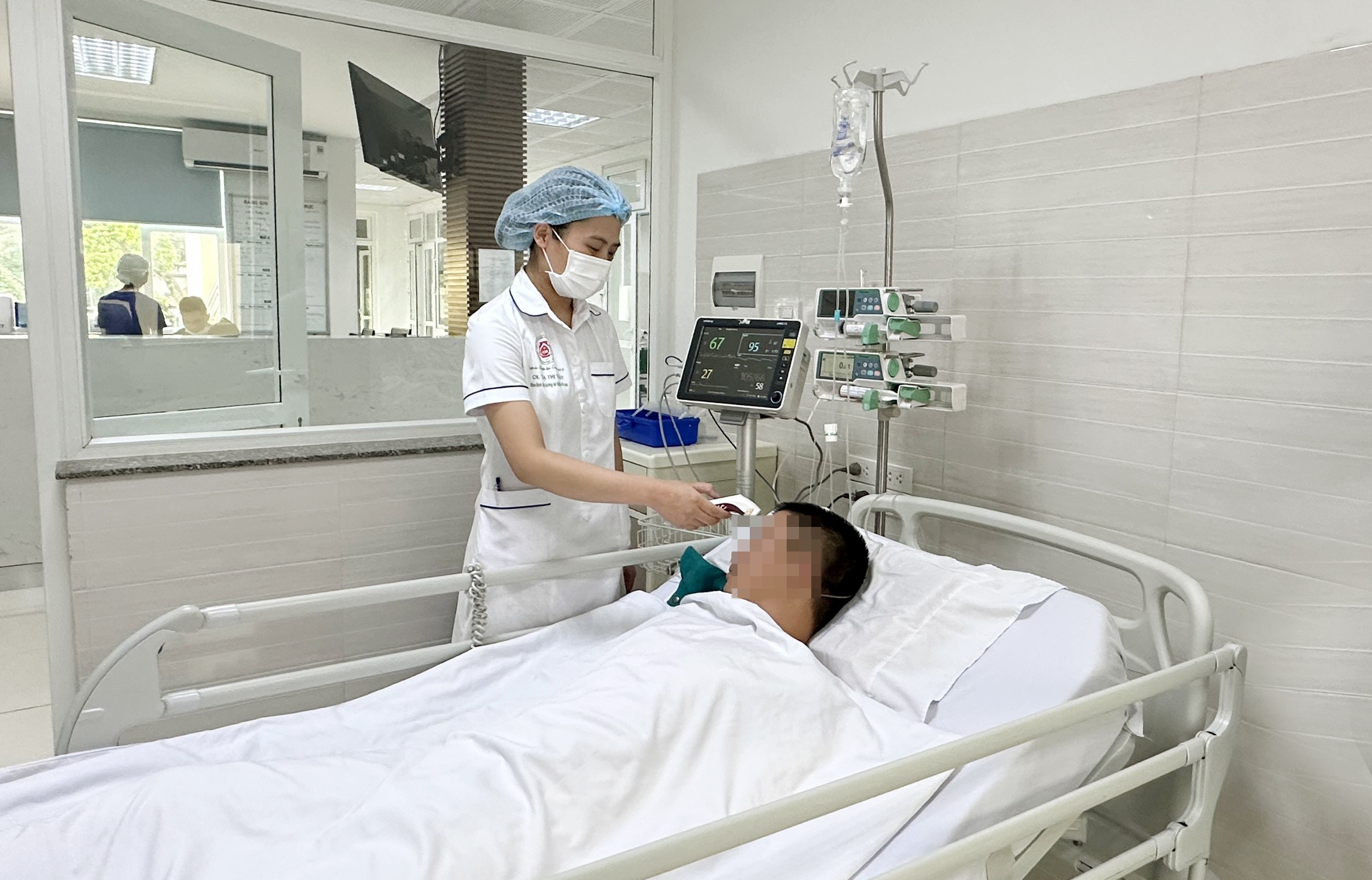 Nhap vien sau khi an banh cuon hinh anh