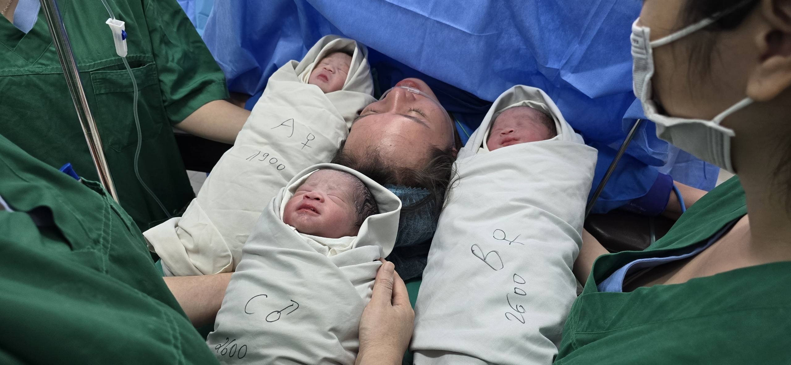 San phu 24 tuoi mang tam thai hiem gap hinh anh