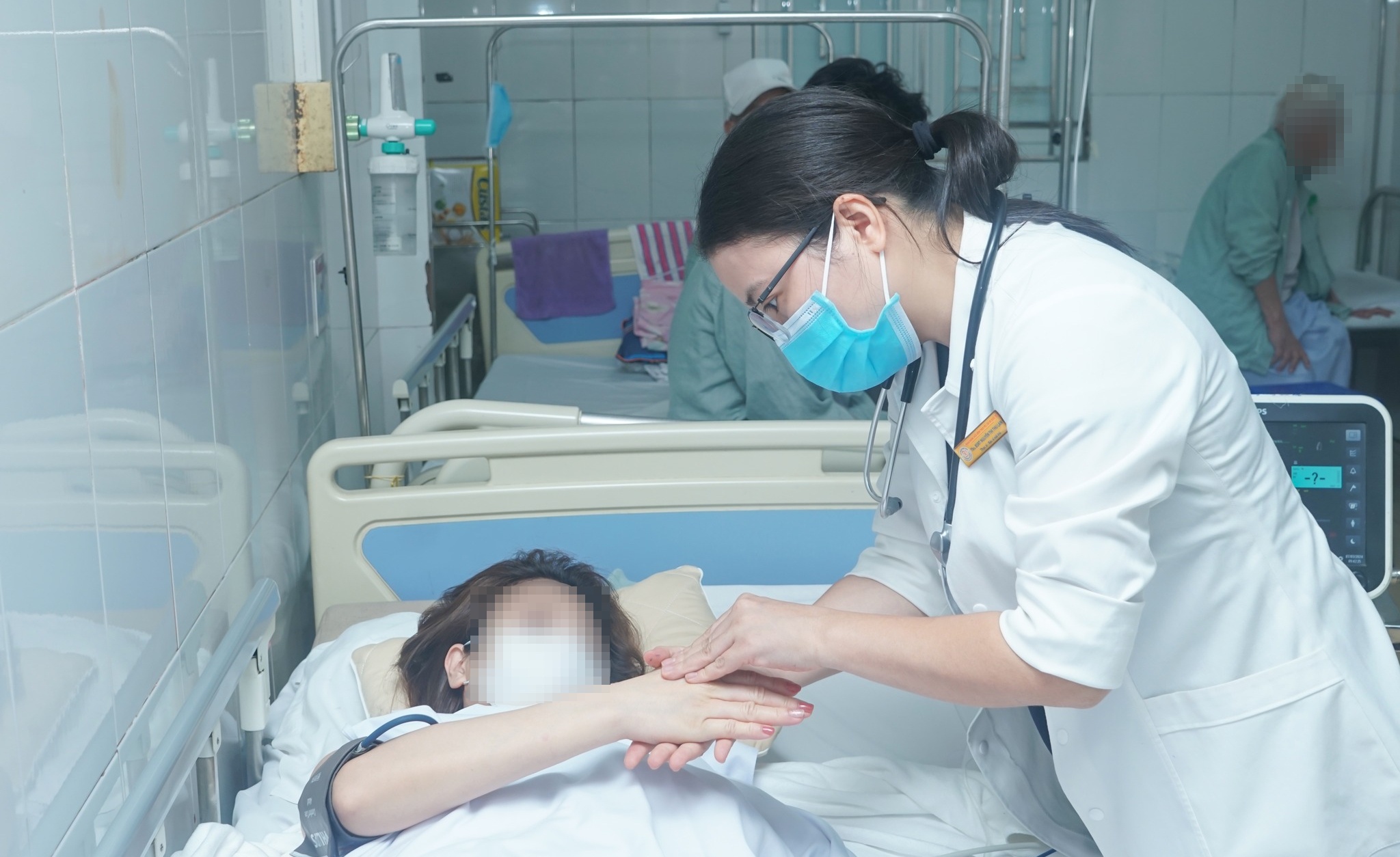 Suyt chet sau khi truyen trang da gia 50 trieu dong o spa hinh anh