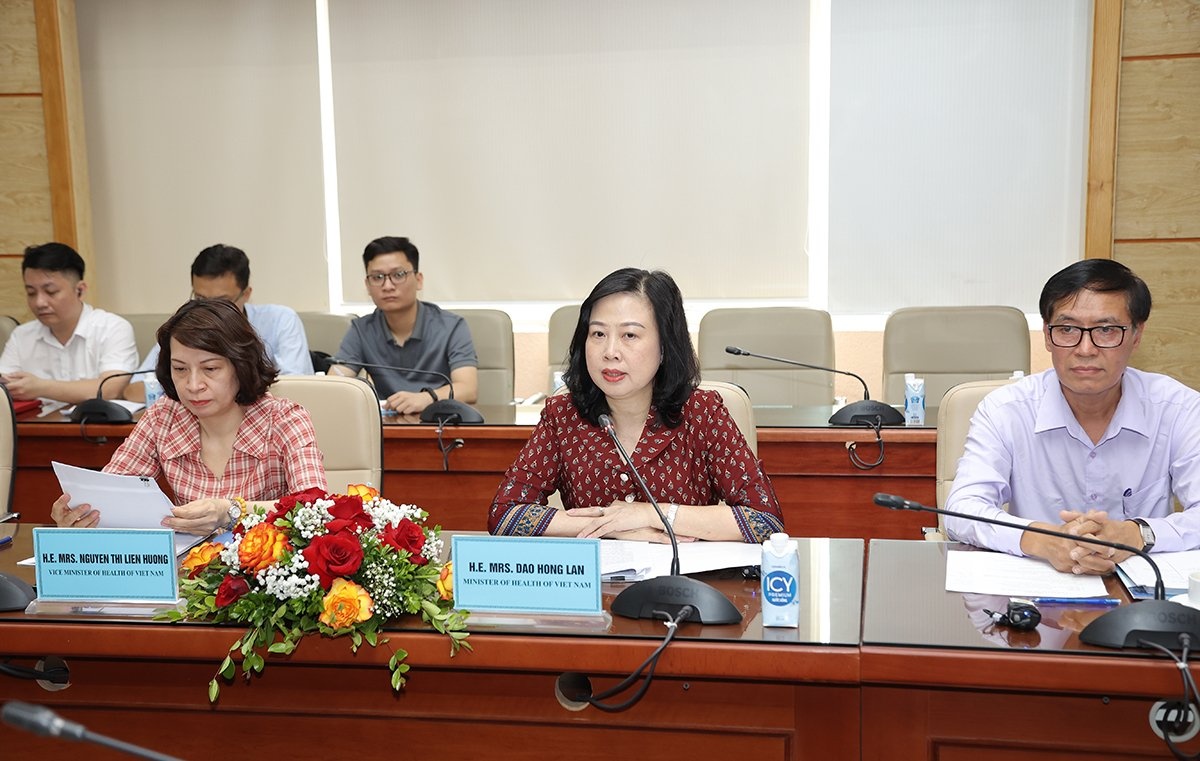 Bo Y te lam viec voi chuyen gia quoc te ve dich soi hinh anh