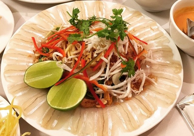 An goi ca, ca nau chua chin de bi nhiem loai san nao? hinh anh