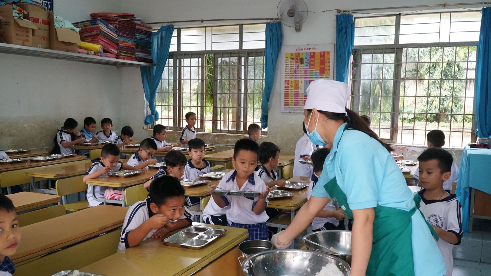 tay chan mieng truong hoc anh 2