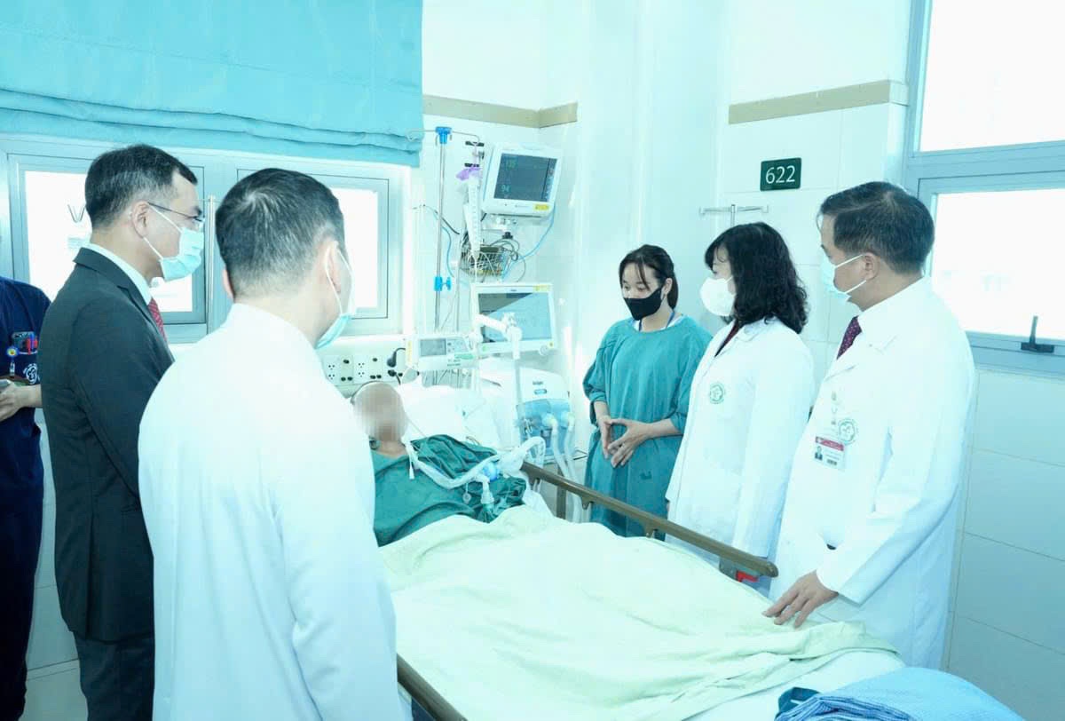 Suc khoe be gai Lang Nu dieu tri tai Benh vien Bach Mai hinh anh