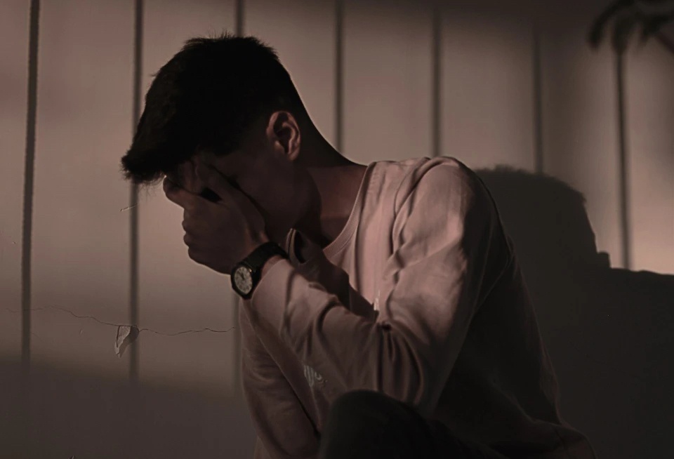 Nguoi dan ong mac benh lau sau tinh mot dem hinh anh