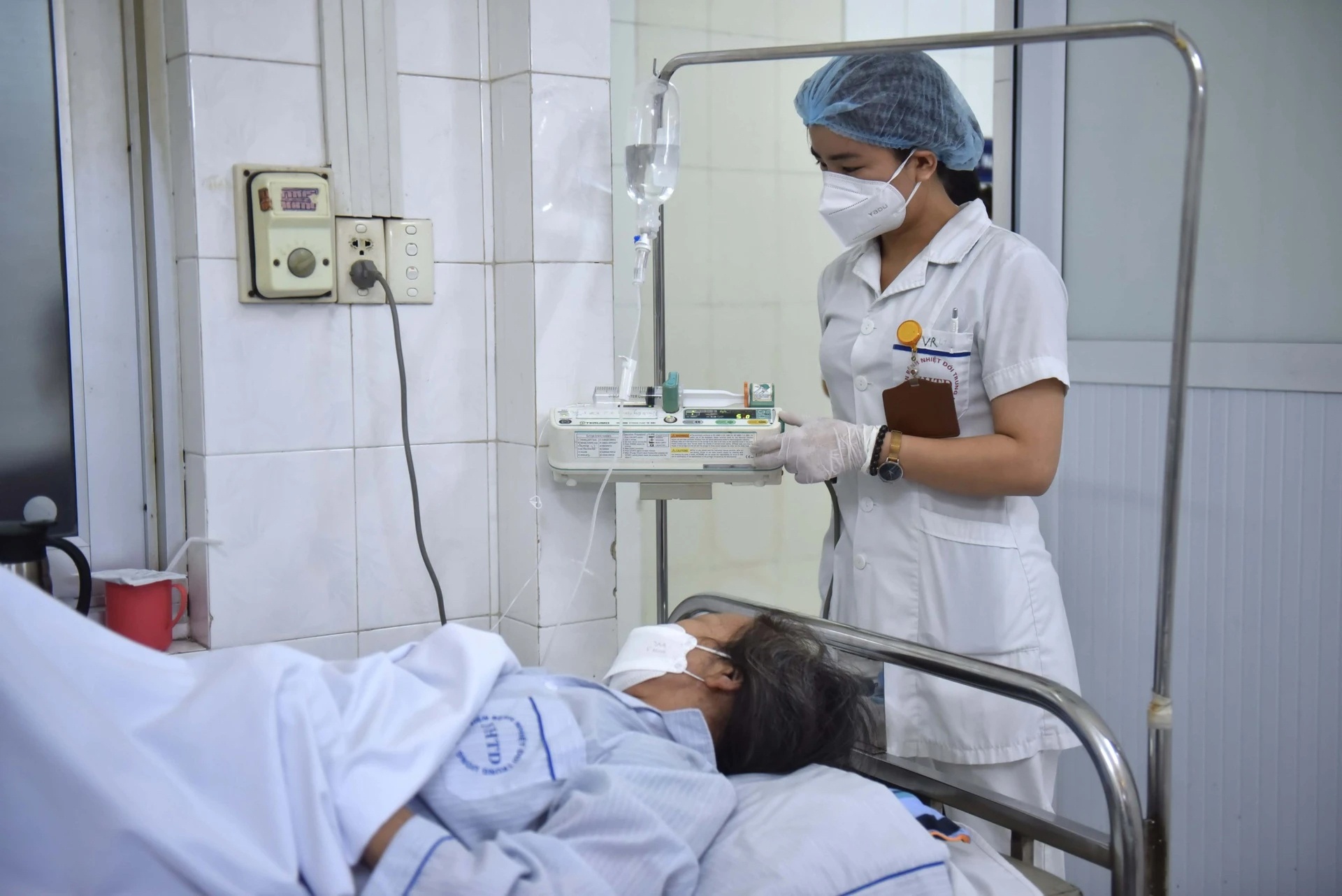Gia tang ca benh sot xuat huyet tai Ha Noi hinh anh