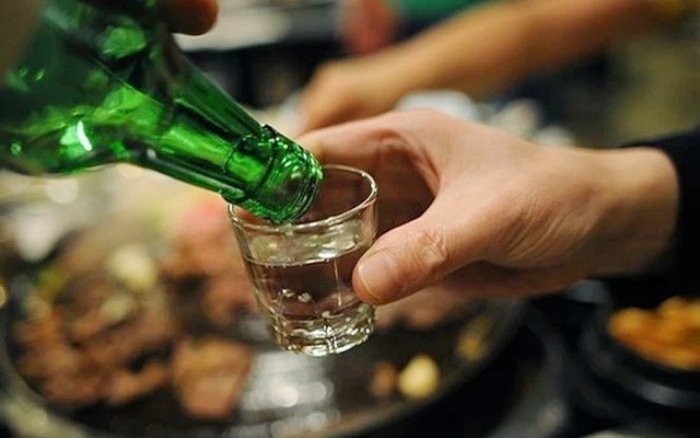 Uong 1 chen ruou manh, bao lau nong do con ve 0? hinh anh