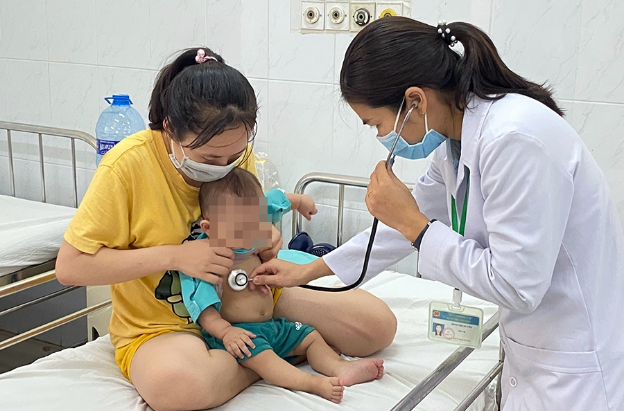 Nhung benh truyen nhiem tre de mac vao cuoi nam hinh anh