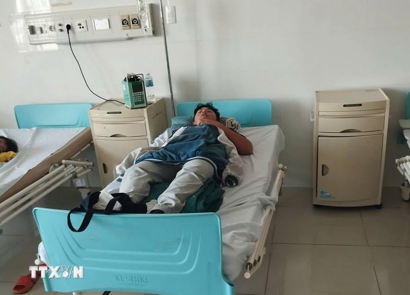 100 nguoi o Vung Tau nhap vien nghi ngo doc khi an banh mi hinh anh