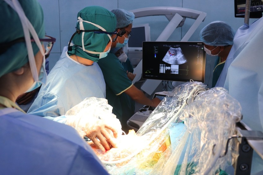 Cach mot ngay, benh vien o TP.HCM lai thuc hien mot ca ghep gan hinh anh