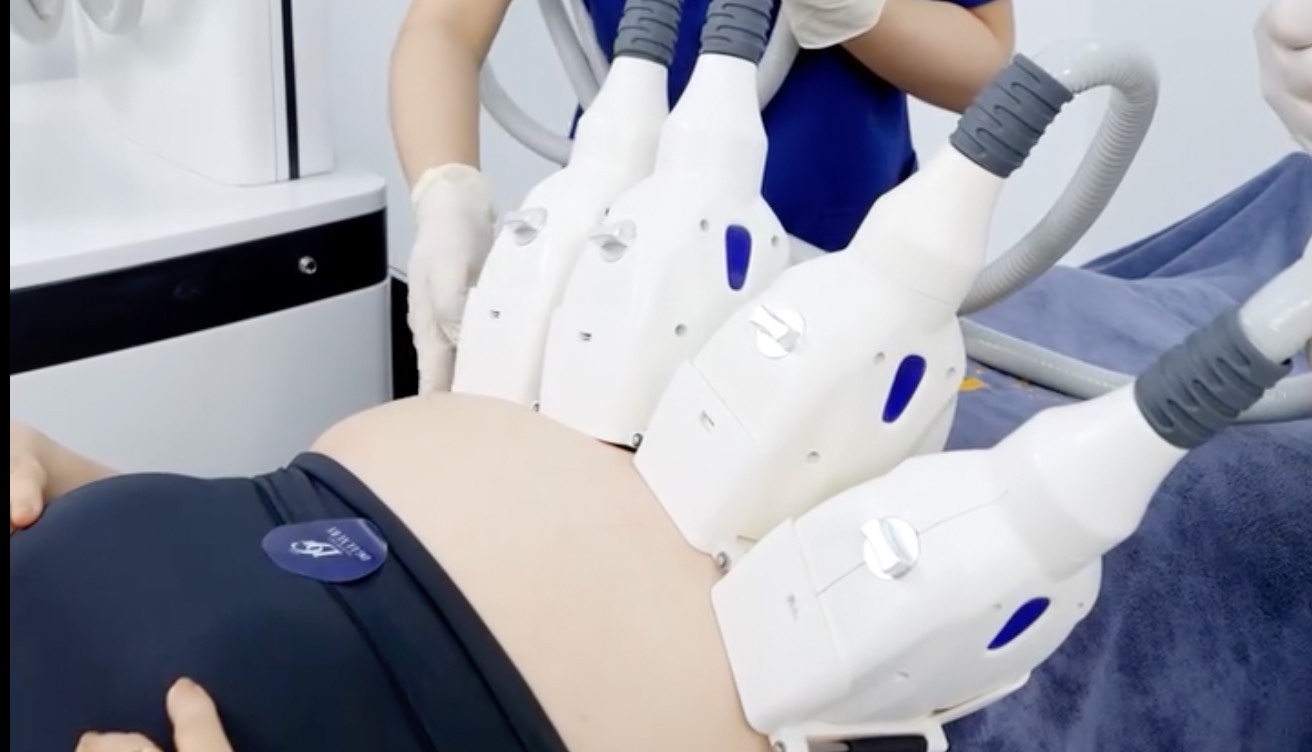 Tham my vien DG Luxury o TP.HCM khong phep nhung len lut nang nguc hinh anh