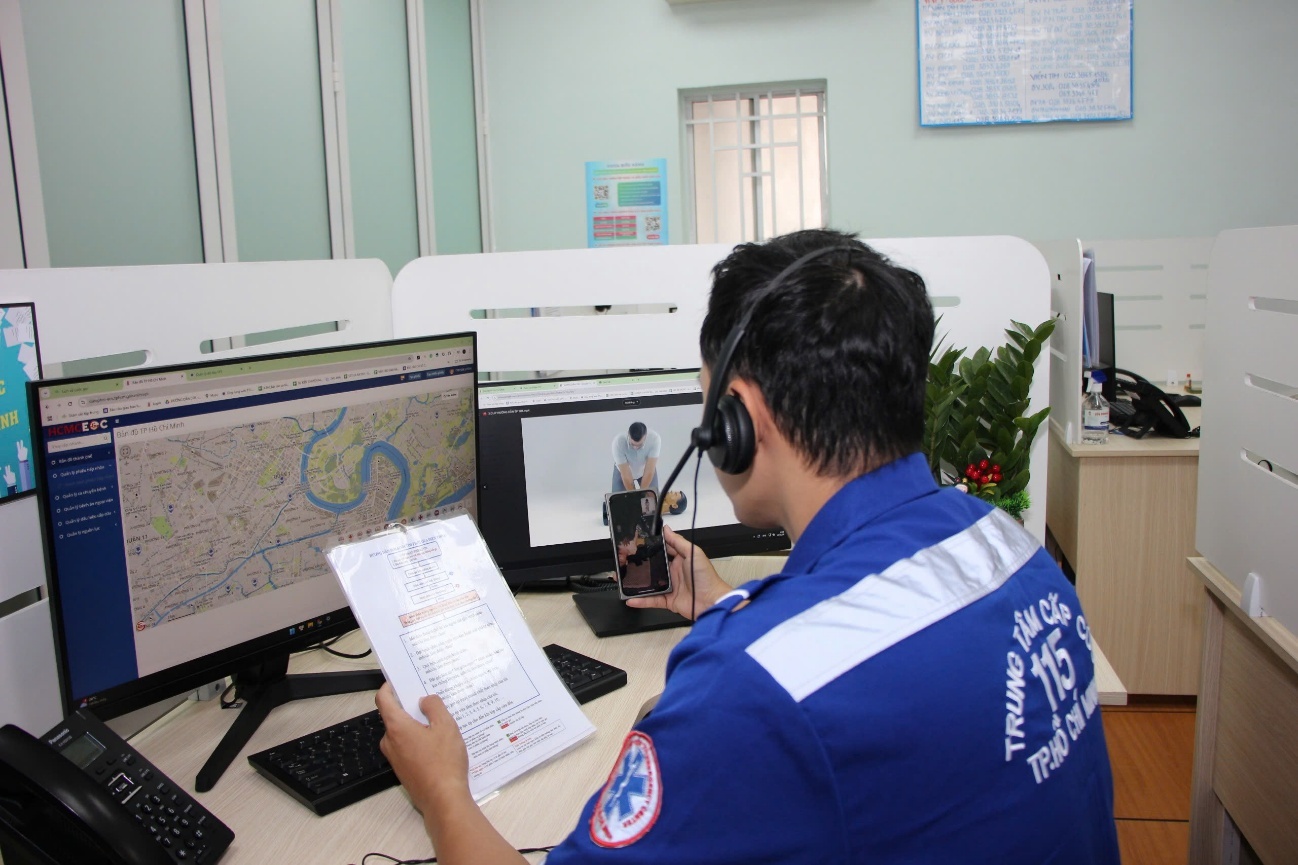 Phut sinh tu cua san phu sinh non tren oto o TP.HCM hinh anh