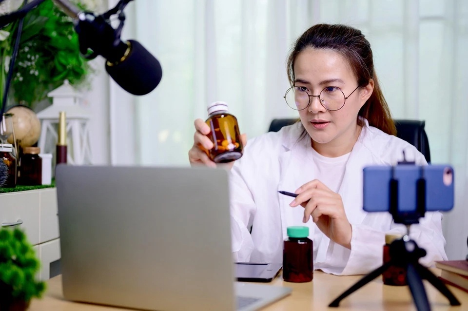 Nguoi quang cao lo cong dung thuoc sap bi 'tuyt coi' hinh anh