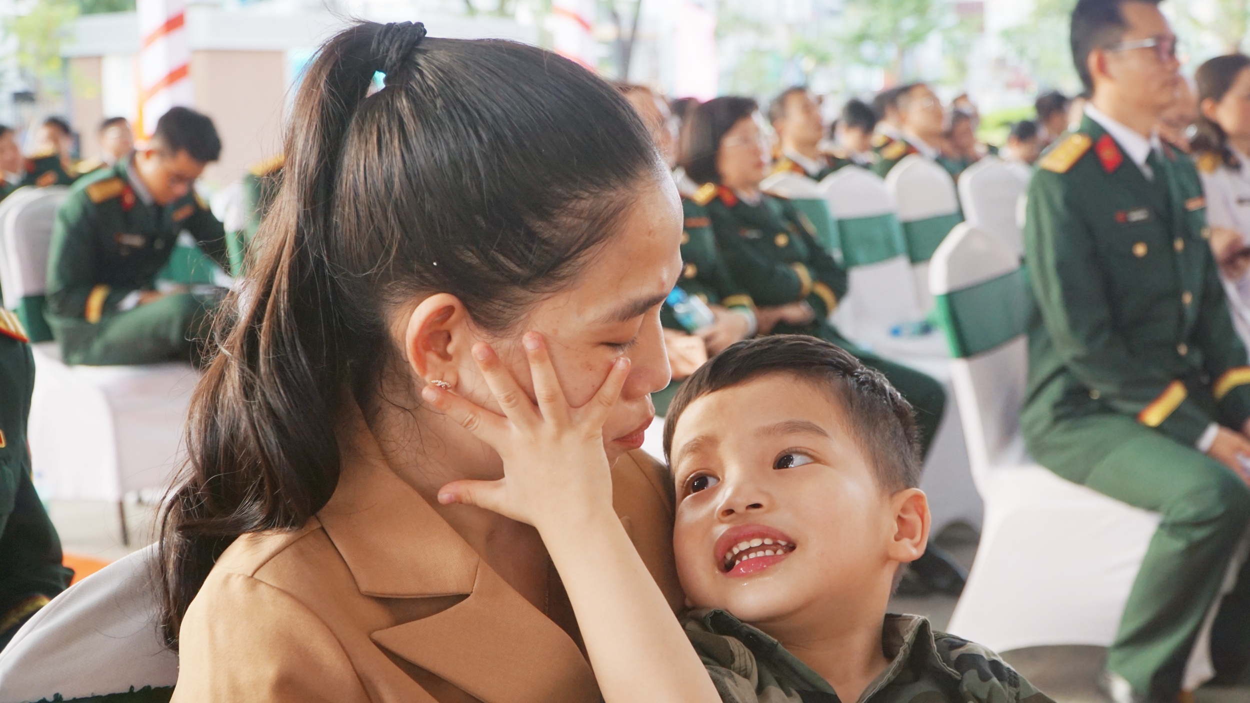 Cuoc hoi ngo xuc dong giua benh nhan Covid-19 va bac si sau 4 nam hinh anh