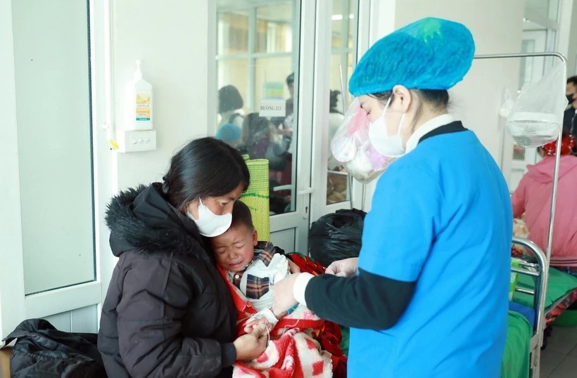 Ca mac soi tang cao, cac dia phuong day nhanh tien do tiem vaccine hinh anh