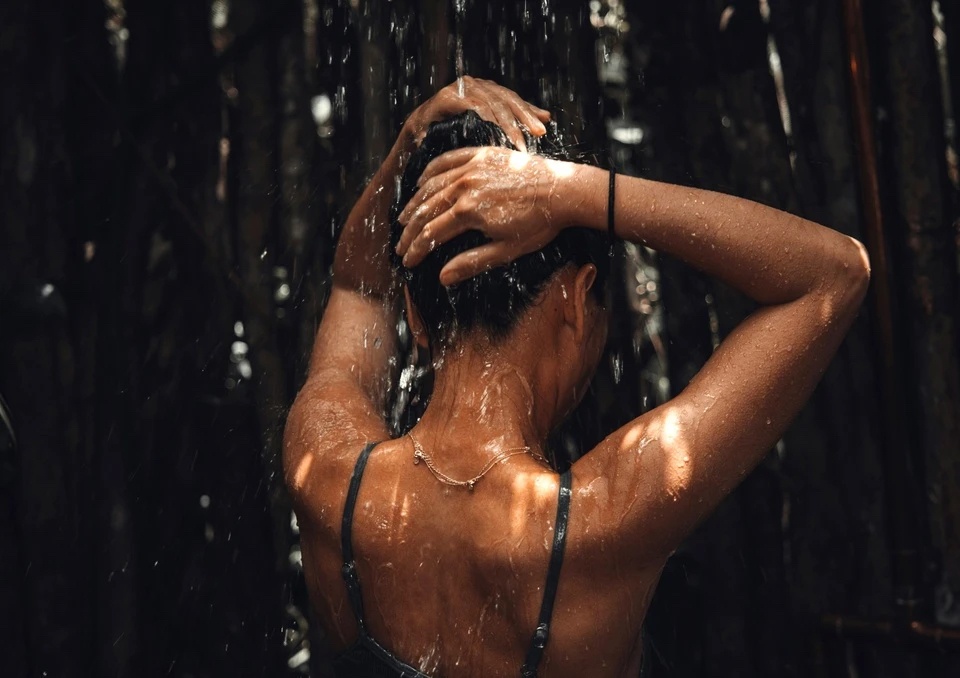 Mot thoi quen khi tam co nguy co gay dot quy hinh anh