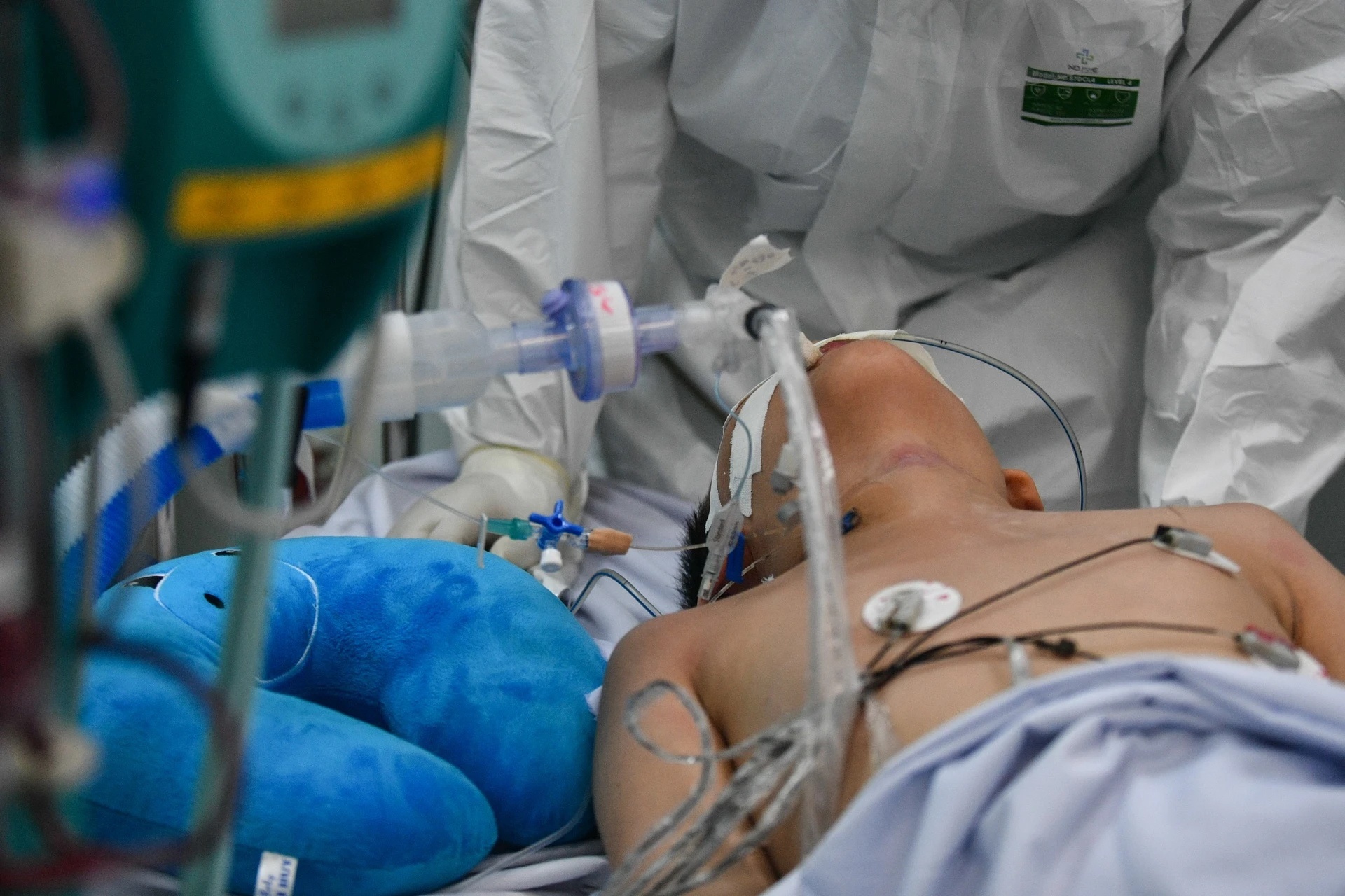 Ngu li bi hai ngay, thieu nien o Binh Duong nhap vien khan hinh anh