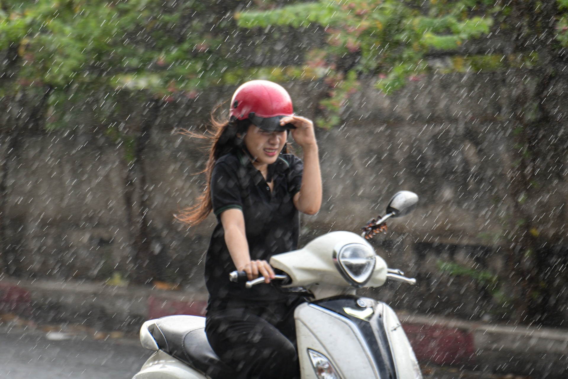 Liet mat gia tang khi thoi tiet giao mua hinh anh