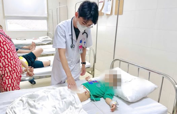 Phau thuat chinh hinh di tat tiet nieu thanh cong cho be trai 3 tuoi hinh anh