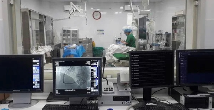 Mot phu nu dot quy 2 lan trong 2 ngay hinh anh