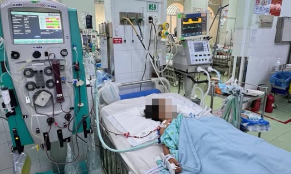 Men tim tang 200 lan, be gai 4 tuoi nguy kich do sot xuat huyet nang hinh anh
