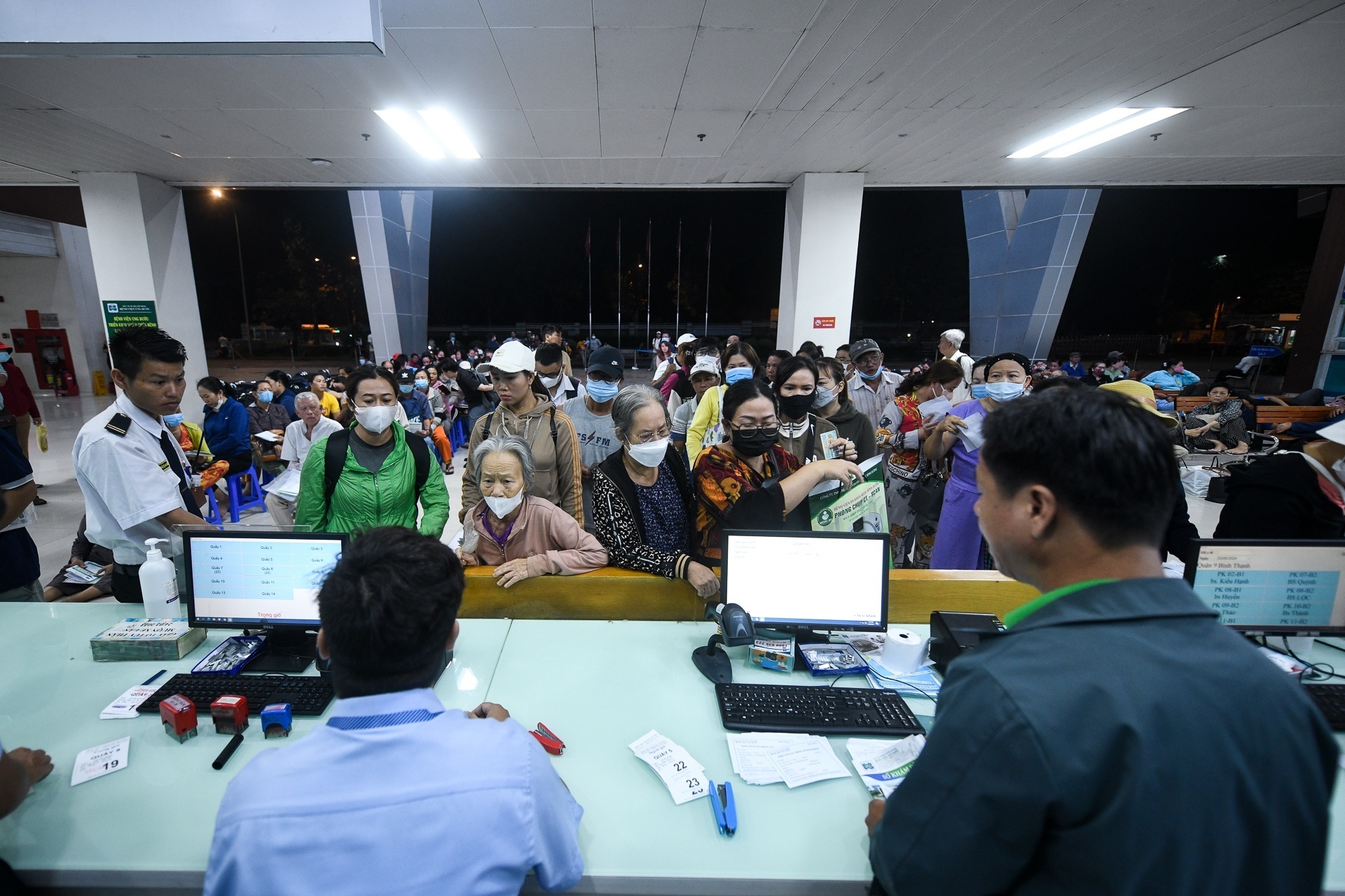 Bat ngo khi di kham dich vu duoc BHYT thanh toan hinh anh