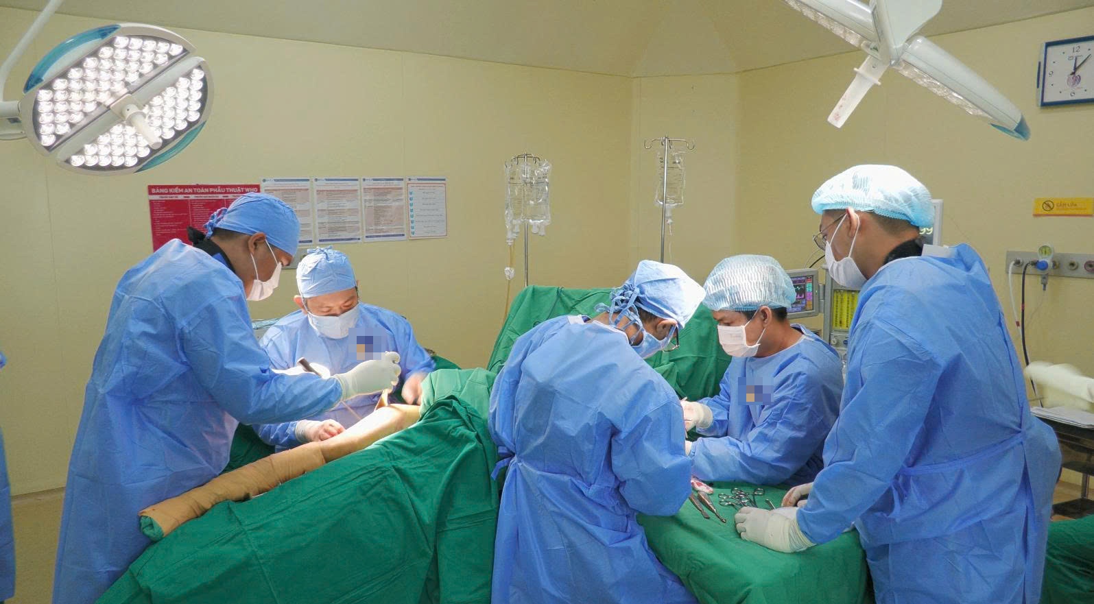 Nguoi phu nu bi may cay de gay hang chuc chiec xuong hinh anh