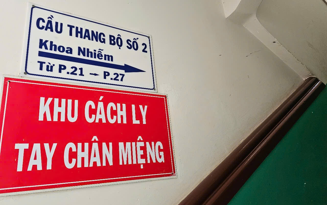 Benh tay chan mieng tang tro lai, phu huynh can canh giac hinh anh
