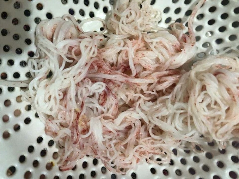 Vu bun chuyen sang mau do o cho Da Nang: Da tim ra 'thu pham' hinh anh