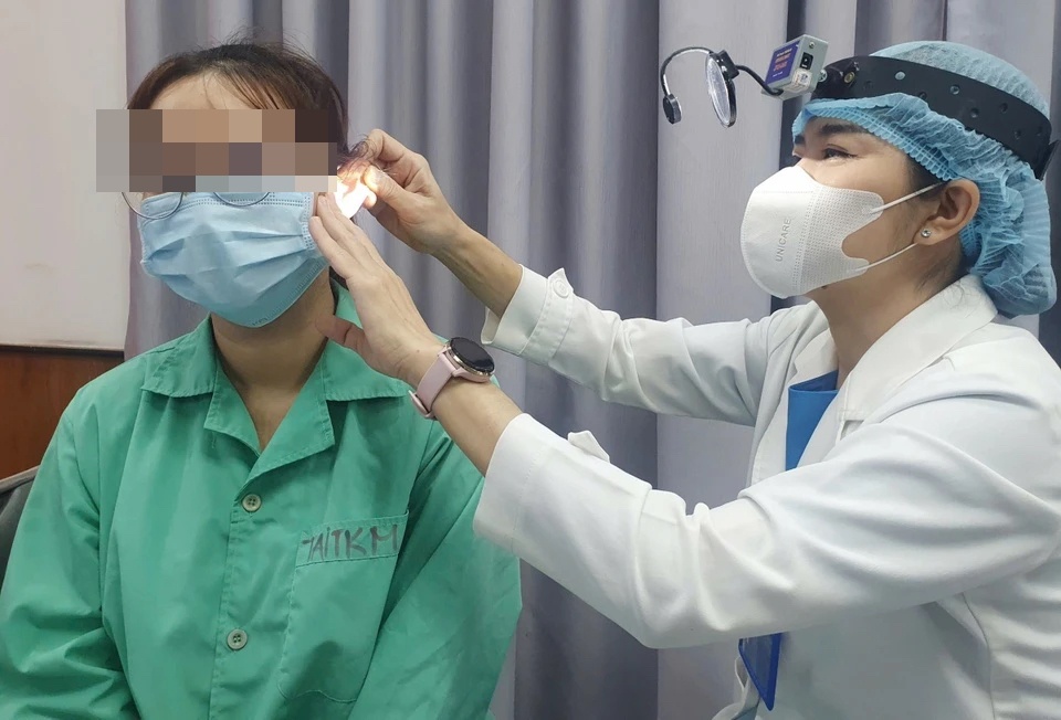 Bi vo xuong thai duong, lech xuong ban dap vi ngoay tai hinh anh